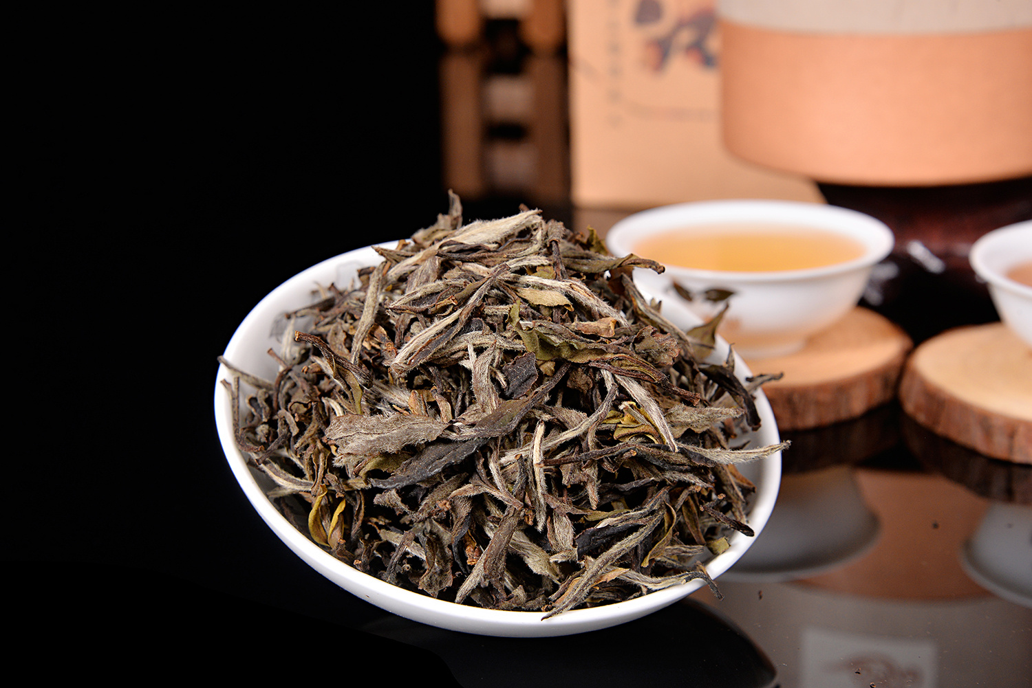 專業(yè)淘寶茶葉攝影 如何通過黑色鏡面拍攝提升產(chǎn)品質(zhì)感與銷量